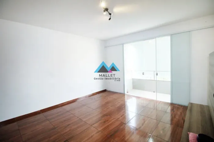 Excelente apartamento de 2 quartos, 65 m², com varanda e vaga de garagem, à venda em Vista