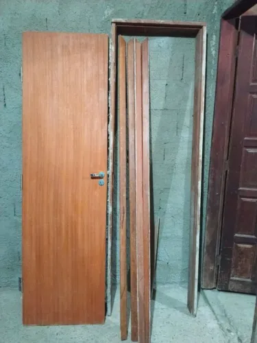 Porta pra banheiro angenli de 70 completa semi nova