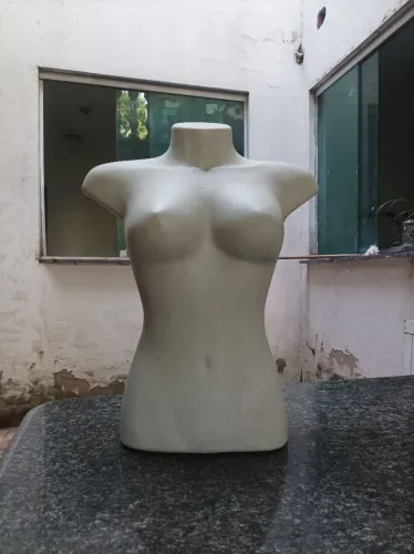 Manequim busto feminino. Tamanho: Altura: 53 cm, largura: 40 cm