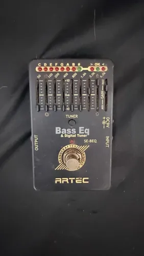 Pedal Artec SE-BEQ Bass Eq com Afinador Digital
