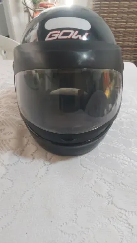 Capacete com um mês de uso