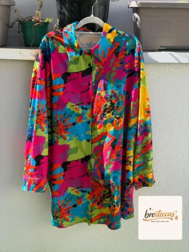 Camisa Feminina Abstrata Colorida Plus Size Shein Tamanho 1XL