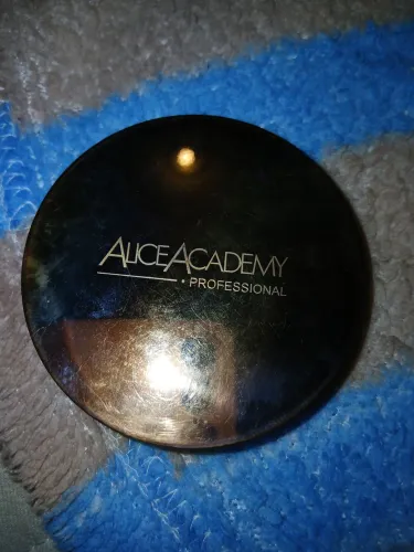 Iluminador da Alice academy 60 reais