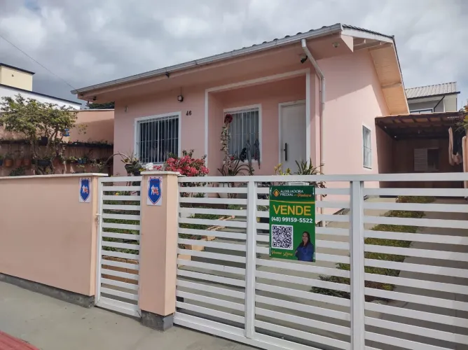 Alugo casa