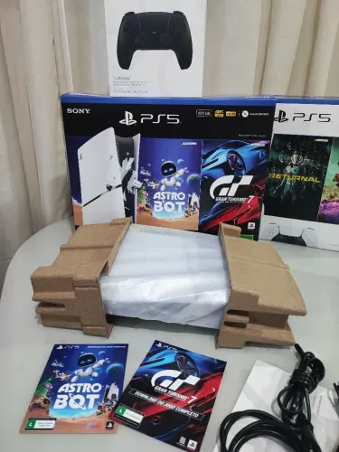 PS5 Slim Digital Completo com poucas Horas de Uso