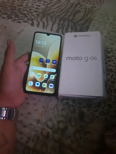 Motog 06 256 gigas novo na caixa sem detalhe nenhum
