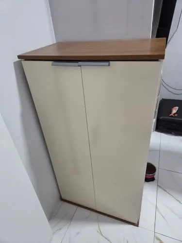 Armário usado mdp (altura 115 cm, largura 61 cm, profundidade 36 cm)
