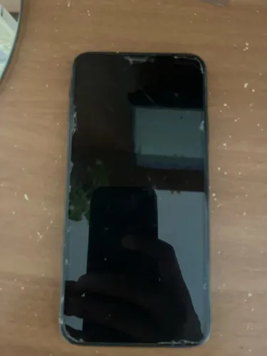 Vendo iPhone 11 Pro Max pra aproveitamento de peças
