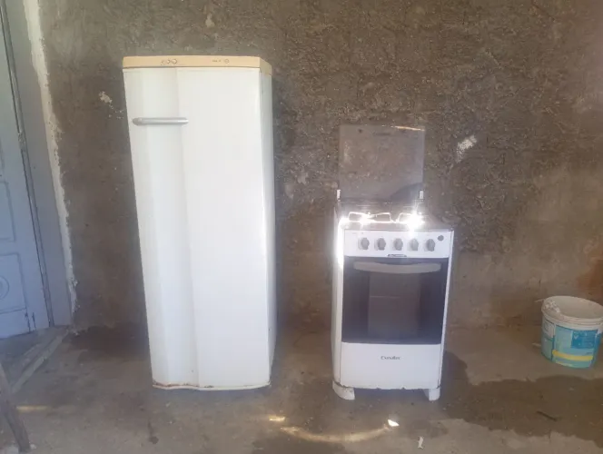 Vendo Fogão e geladeira pronto pra uso
