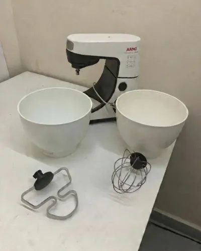 Batedeira planetária Arno com duas Tigelas 127v