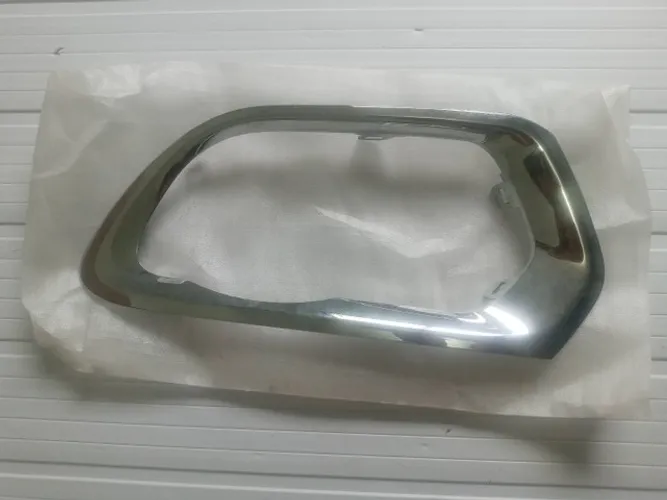 Moldura Cromada Grade Farol de Milha Direito Logan Sandero 2015 2016 2017 2018