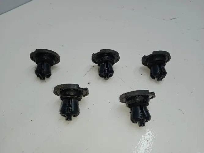 10049 Kit Jogo 5 Presilhas Saia Lado Direito Subaru Impreza