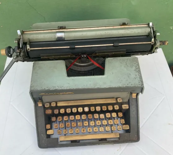 Máquina de escrever antiga