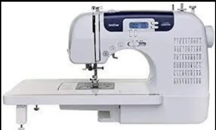 Máquina de costura reta Brother CS6000I portátil branca - NOVA