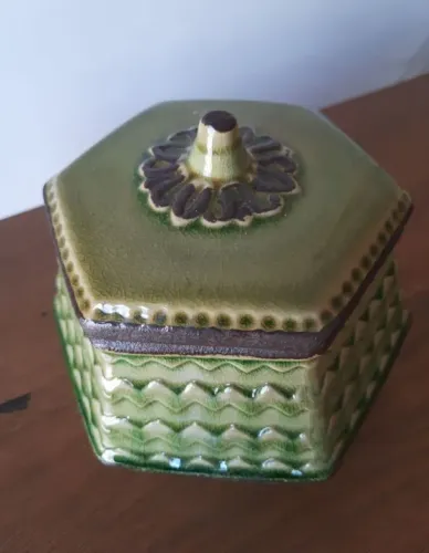 Porta objetos em ceramica verde musgo