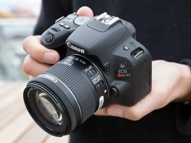 CANON SL2 + LENTES (50mm / 18-55mm) E MICROFONE - ESTADO DE NOVO