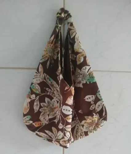 Bolsa bordada de tecido