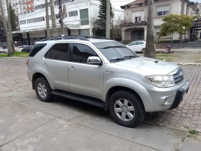 Hilux SW4 3.0 TD 4x4 automática 7 lugares
