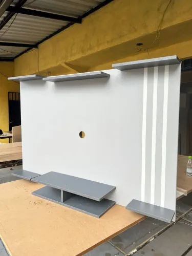 Painel para TV Moderno com Prateleiras