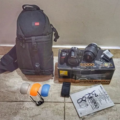NIKON D3200 - SEMI-NOVA MENOS DE 5.000 CLIQUES