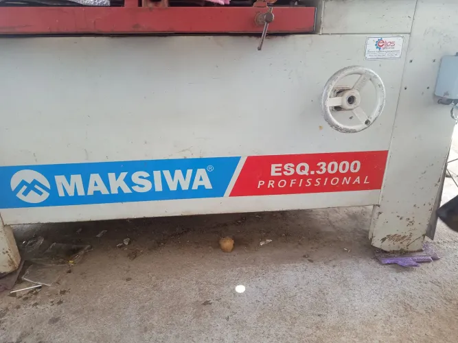 Serra Esquadrejadeira Maksiwa ESQ 3000 usada.