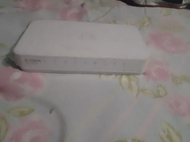 D-link (DES- 1008A)