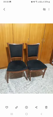 2 Cadeiras Clássicas em Madeira e Veludo