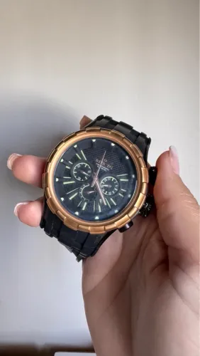 Relógio Invicta Chronograph Preto e Dourado