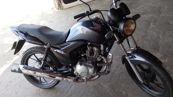 Vendo Fam 150 moto extra painel digital pneu traseiro novo kit novo moto pra pessoas exige
