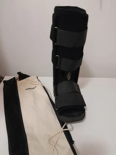 Bota ortopédica para imobilização de pé e tornozelo