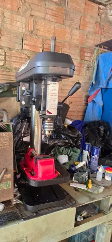 Furadeira De Bancada FM-160 Motor Monofásicc Motomil mais morsa N° 2.