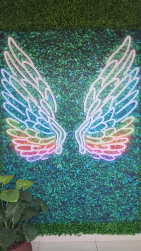Asas de Anjo Neon - Decoração Encantadora
