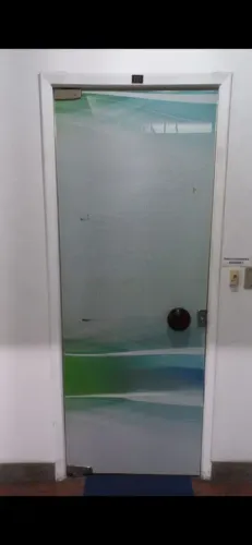 Porta de vidro com design moderno