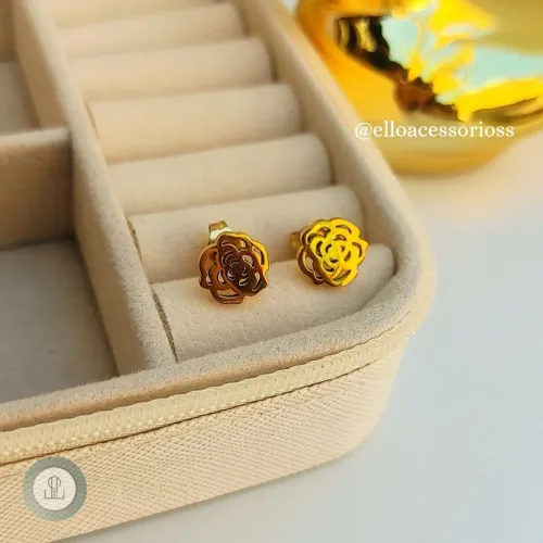Brincos minimalistas banhados a ouro 18k