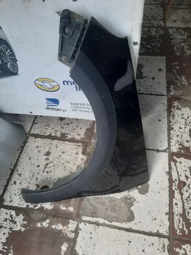 Paralama lado esquerdo Saveiro G5 2009 / 12 trend preto usado