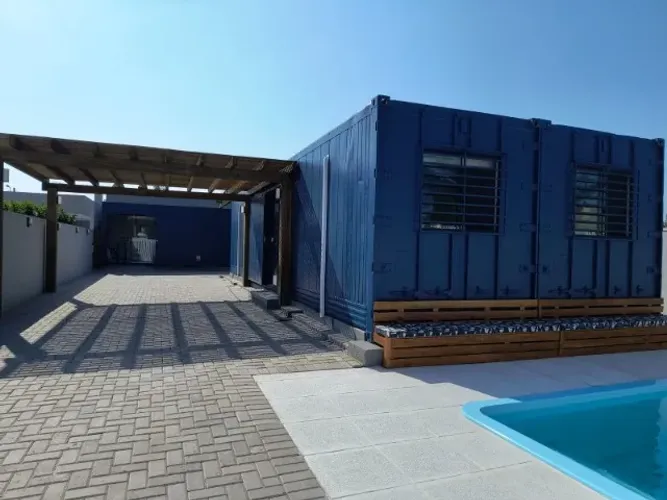 Casa Container, Atlântida Sul,4d, piscina, internet, ar-condicionado