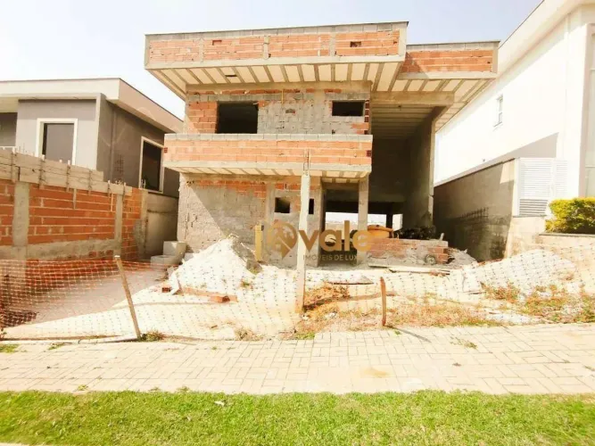 Sobrado 3 dormitórios 230 m² Residencial Mantiqueira S. J. Campos/SP