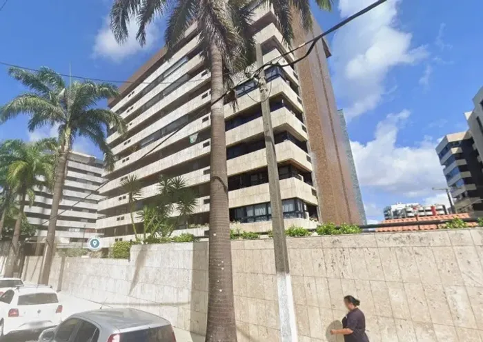 KHALIL VENDE | Ponta Verde | Nascente vista mar | 4 qtos C/ 2 sts | 245m2 | 3 vgs cobertas