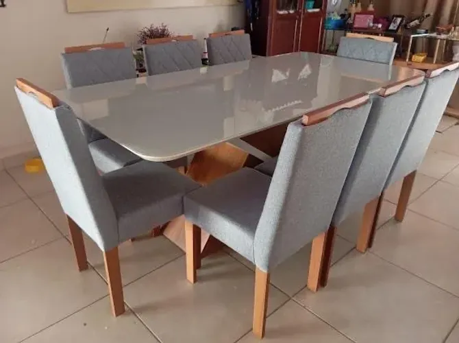 Mesa nova resistente de madeira