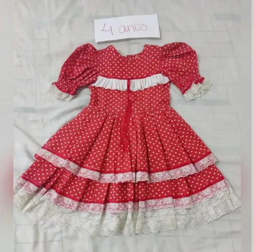 Vestido junino vermelho e coração branco 4 anos
