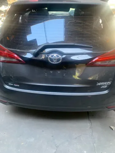 Tampa de mala traseira Toyota Yaris XS