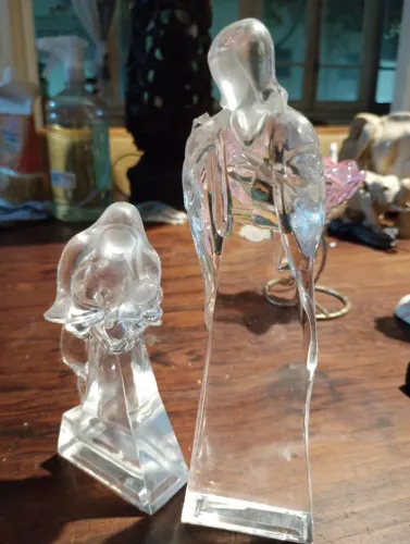 Esculturas transparentes decorativas