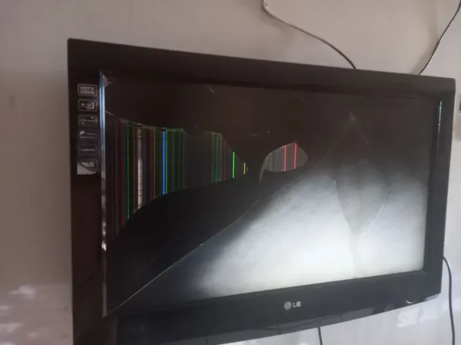 TV LG danificada - Para Conserto ou Peças