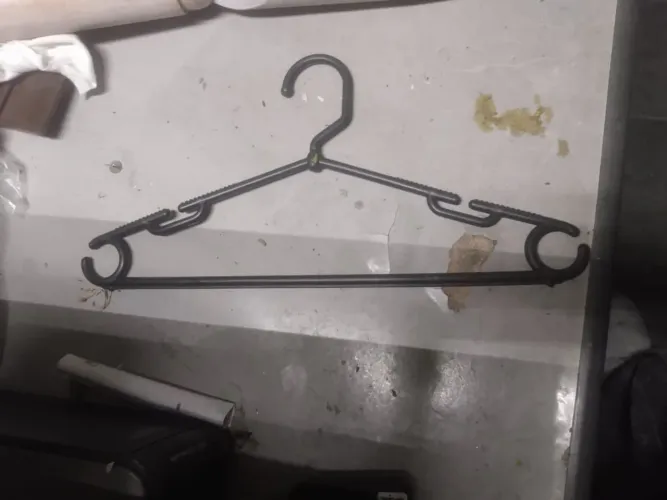 Cabide de Roupa Resistente e Durável