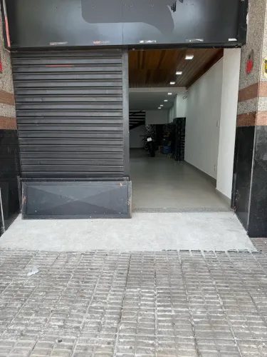 Porta de aço 3,05m por 2,16m