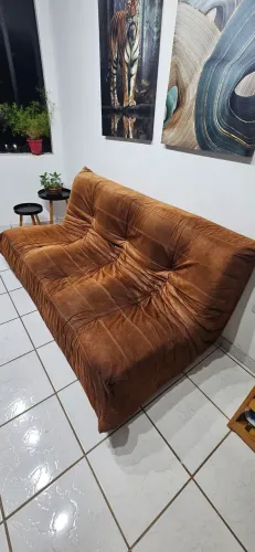 Sofá Togo 3 Lugares Marrom Aveludado - Excelente Estado!