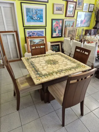 Mesa Artesanal feita de ONIX bege, Mármore 