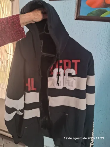 Jaqueta masculina forrada com capuz