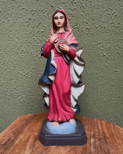 Escultura da Virgem Maria em madeira policromada