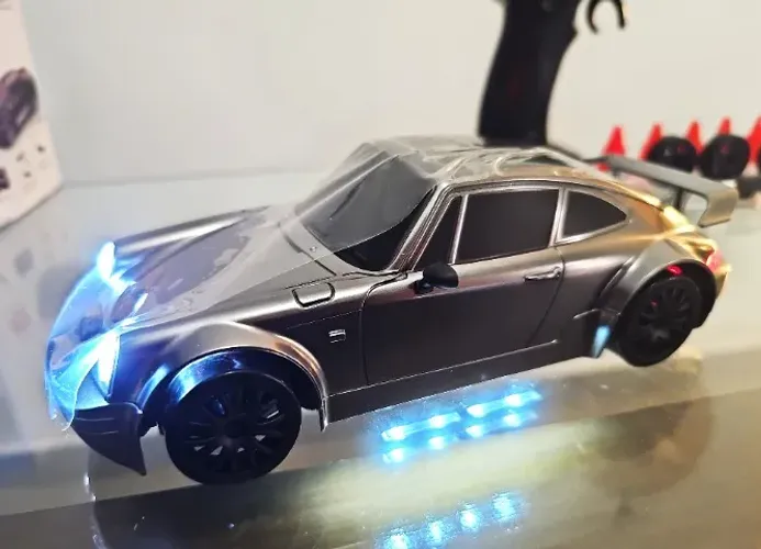 Carrinho de Controle Remoto Super Veloz Para Corrida e Drift Com Farol e Led Embaixo 